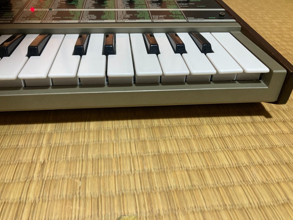 Korg MicroKorg Synthesizer Vocoder Analog Modeling 37-Key Keyboard