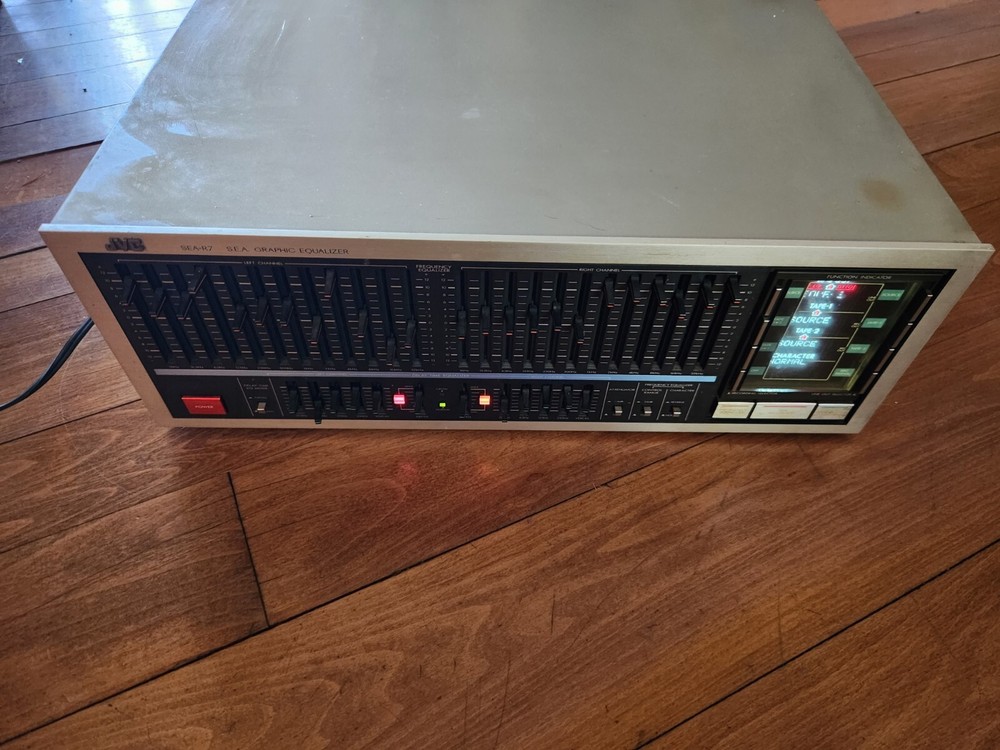 JVC SEA-R7 Graphic Equalizer Powers On