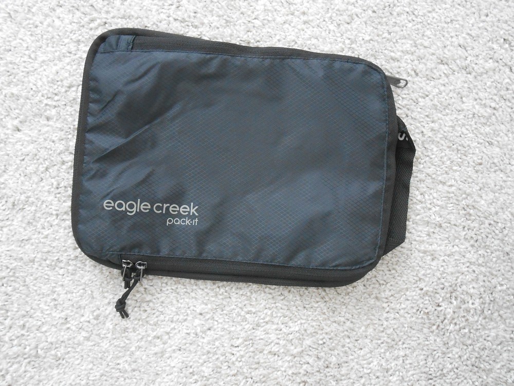 Eagle Creek Black Pack-It® Isolate Compression Cube Size-S, NWOT
