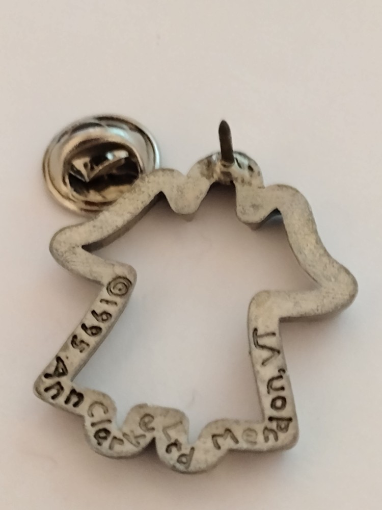 Cookie Cutter Designed Angel 1995 Gray Lapel Pin