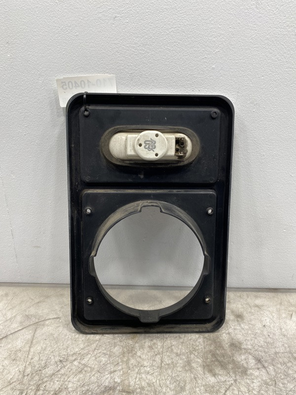 2000 Mack LE613 Light Bezel (710-10405)