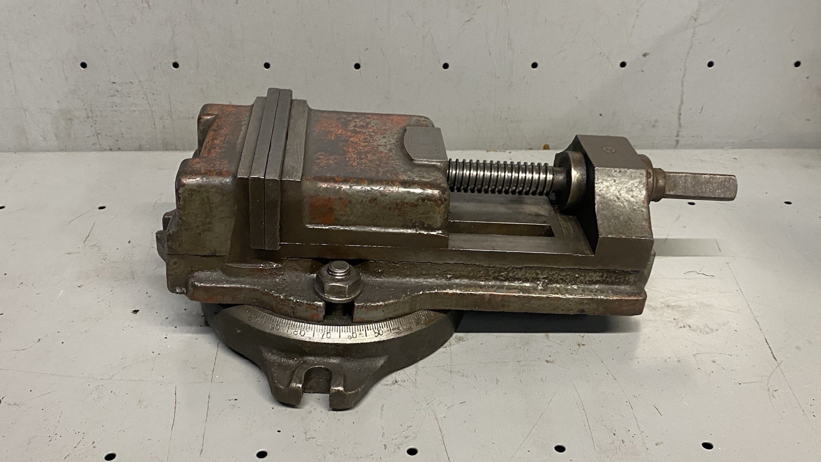 L W CHUCK Milling Machine Vise W/ Swivel Base