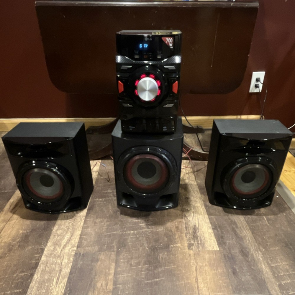 LG 700W Compact & Shelf Stereo System Bluetooth USB Black Home Audio