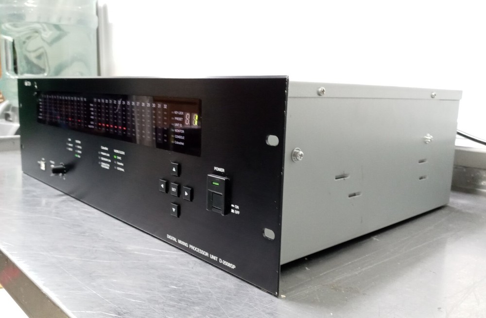 Toa Electronics D-2008SP 32-Channel Digital Mixing Processor Unit 120 V / Tested