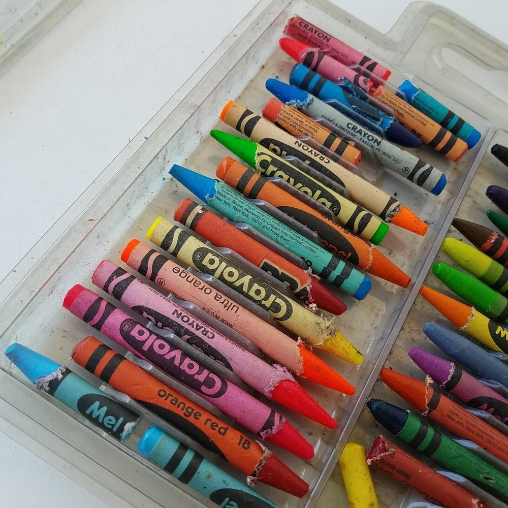 Crayola Crayon Set With Storage Case