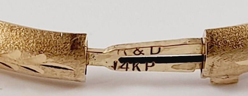 5.5" Vintage R&D 14K Yellow Gold Engraved Hinged Childs Bracelet 4.4g