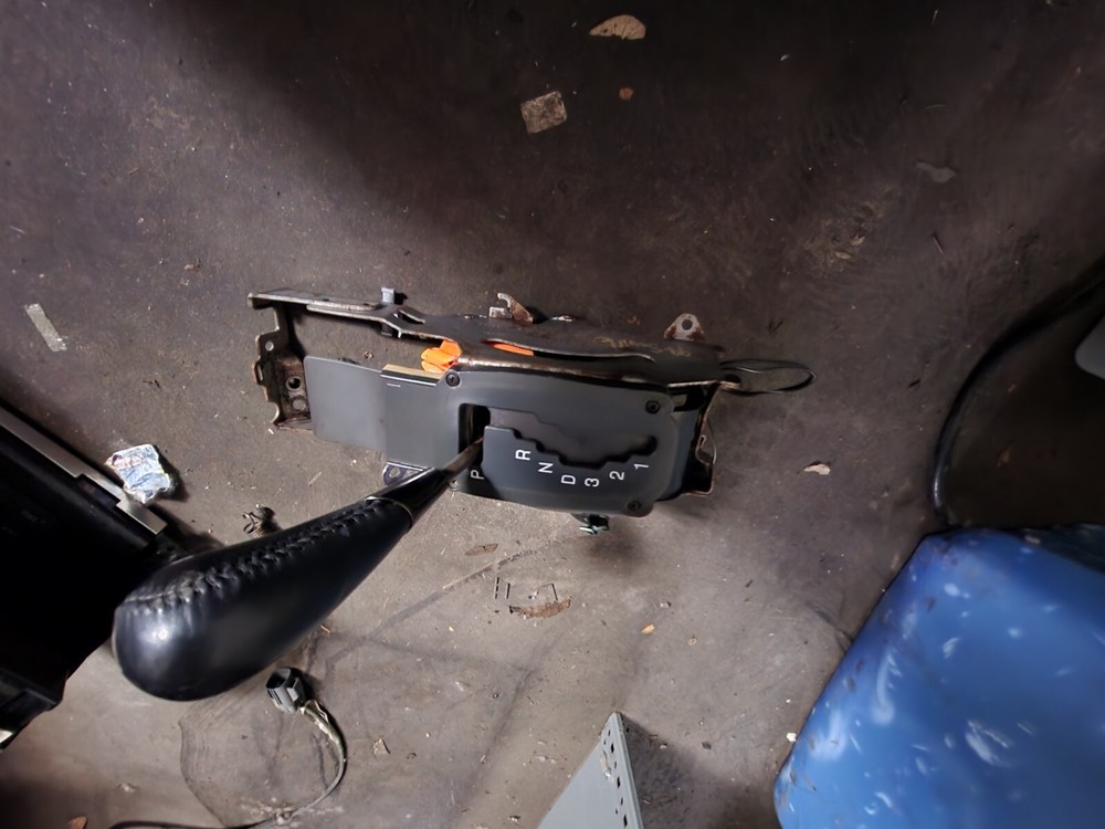 2000 2001 2002 2003 2004 2005 CADILLAC DEVILLE FLOOR SHIFTER