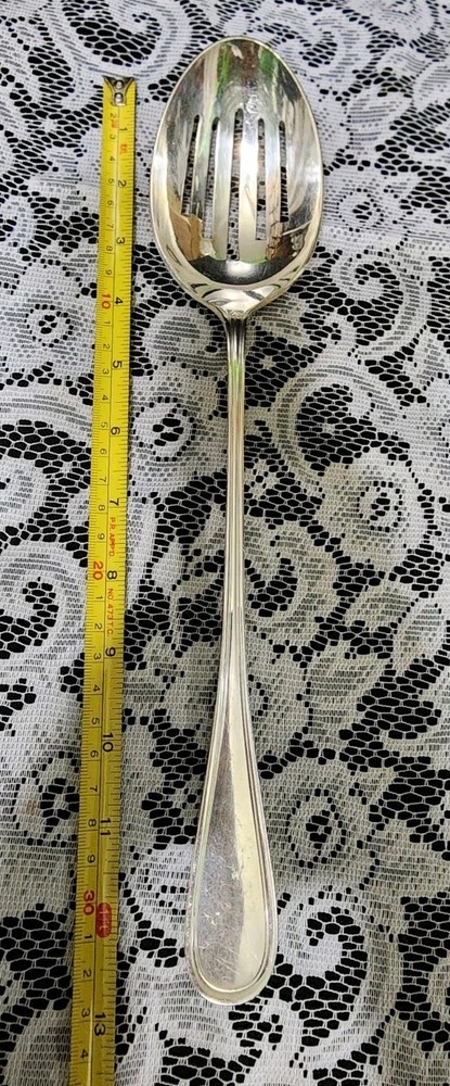INTERNATIONAL SILVER GROVED BORDER PLAIN "13" SLOTTED SERVING SPOON 🍛