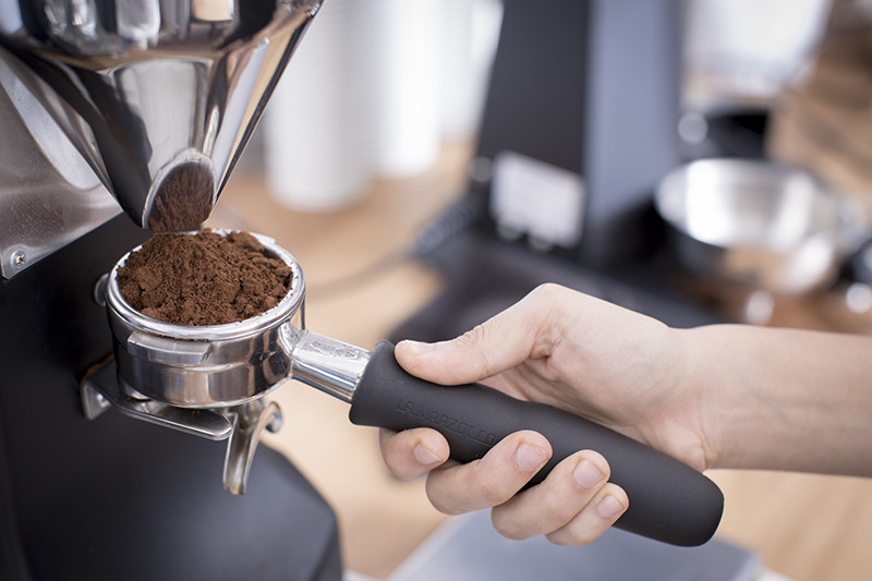 Fresh Espresso Coffee Beans Medium or Dark Roast - Premium Blend - 1 Kg (2.2 Lb)