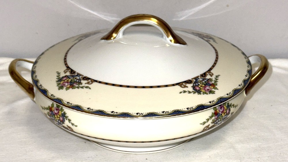Noritake MARIANA  8" ROUND SERVING BOWL W/LID