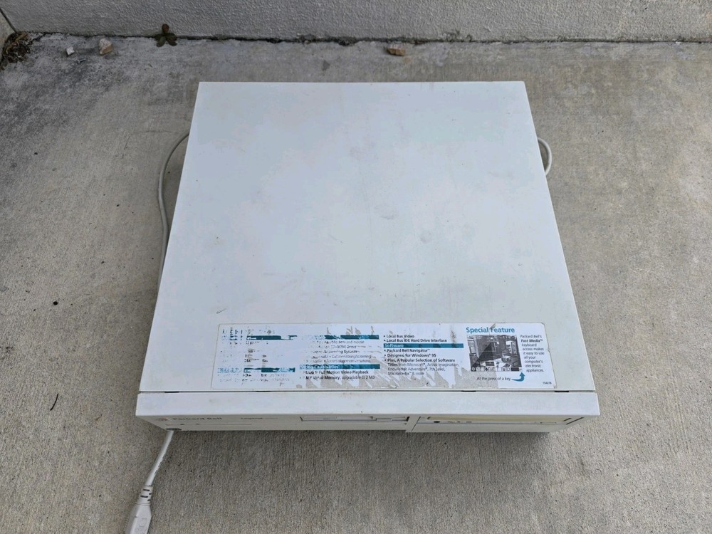 Vintage Packard Bell Legend 204CD Computer *powers On, Read*