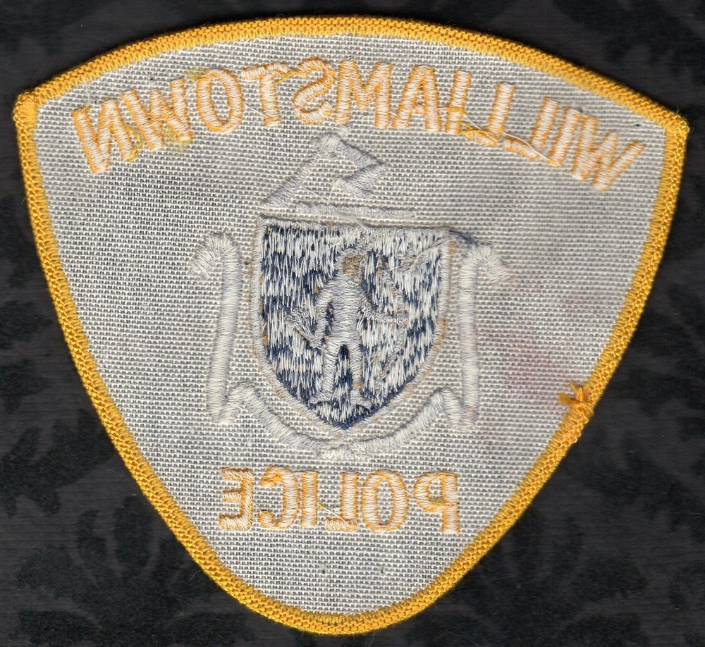 👀😂😍👌 Williamstown Massachusetts Police Shoulder Patch