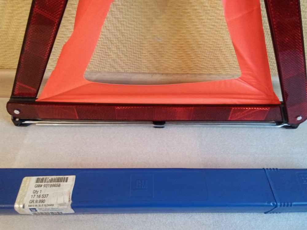 Opel Insignia A warning triangle 93199658