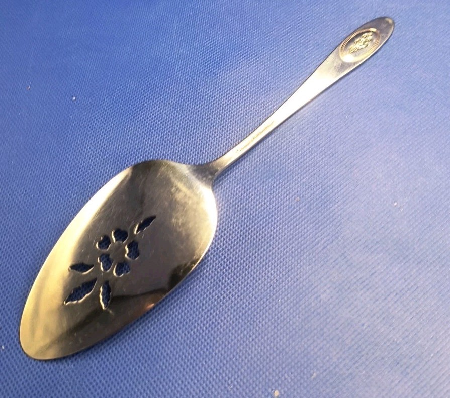 Oneida Deluxe POLONAISE pattern stainless pie server 8 1/2" -A-