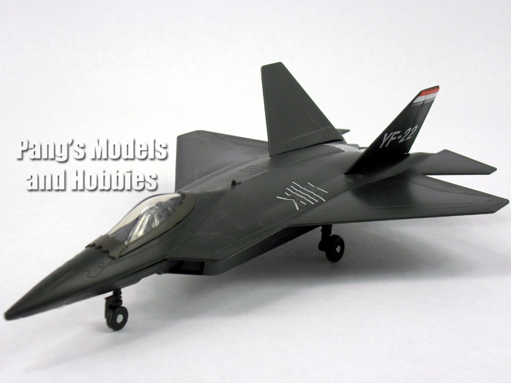 Lockheed F-22 Raptor - USAF 1/72 Scale Model Kit (Assembly Required)