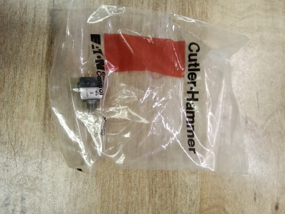 Cutler-Hammer 8866K7 MS24655-221 Toggle Switch
