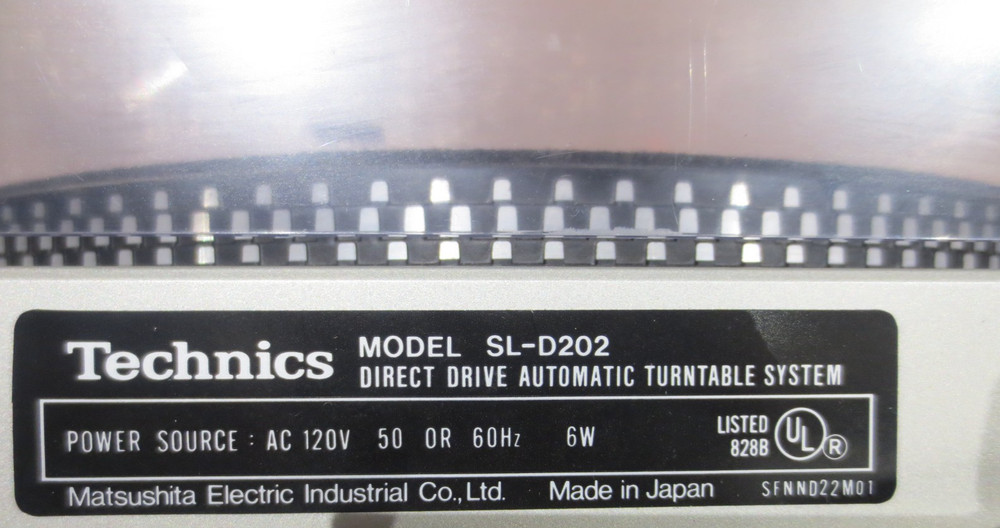 Technics SL-D202 Direct Drive Automatic Turntable Record Player