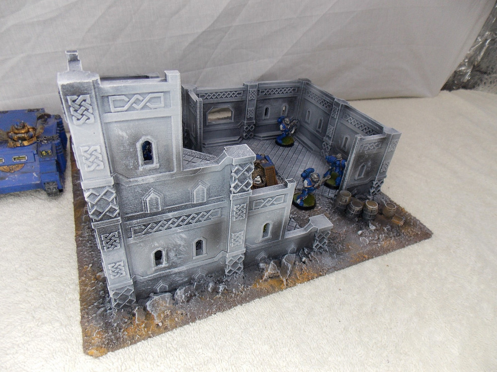 WARGAMING TERRAIN PAINTED BUILDING