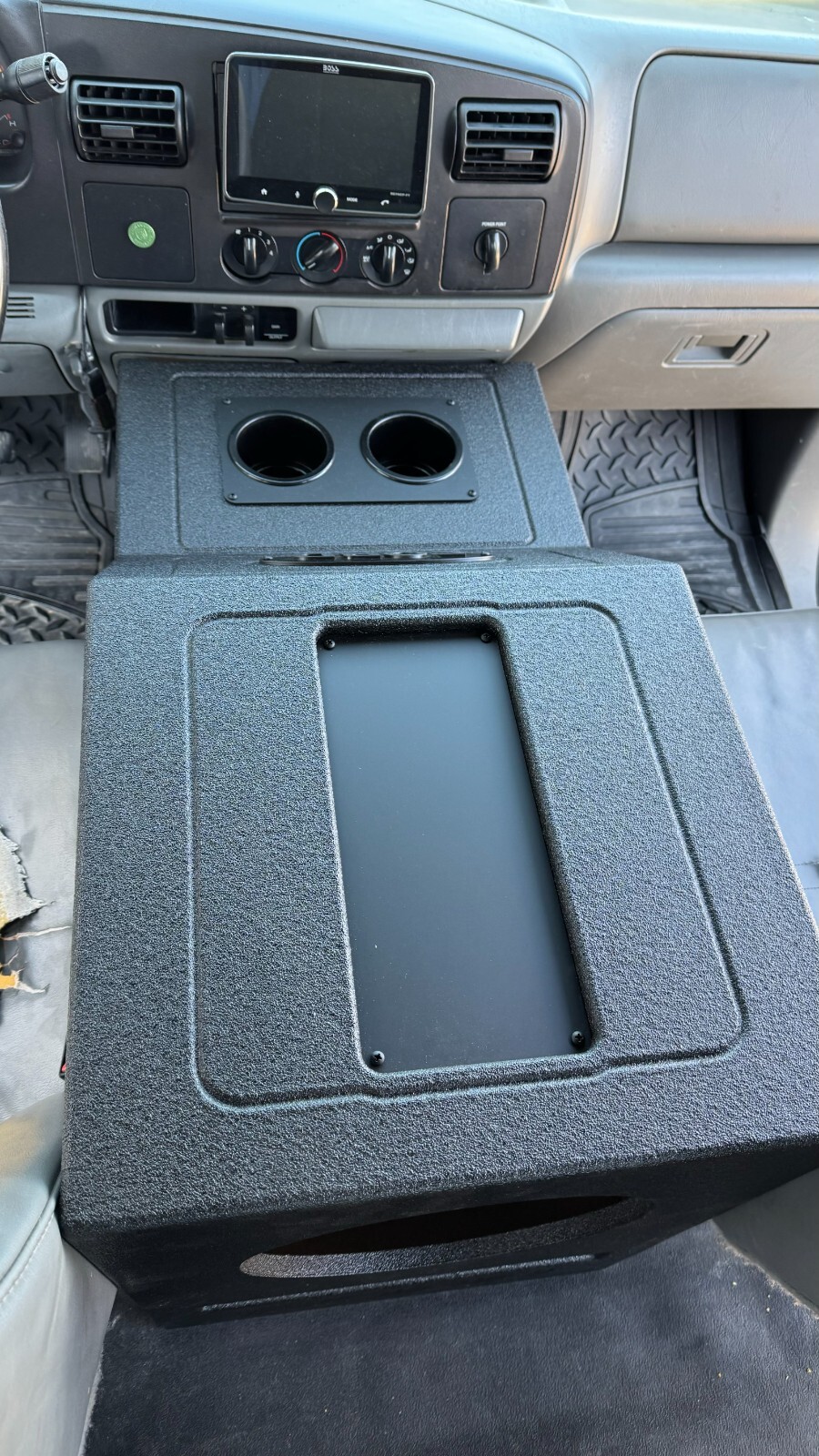 Ford F-250 05-07 Center Console Subwoofer Box Speaker Box 12” Woofer Ported
