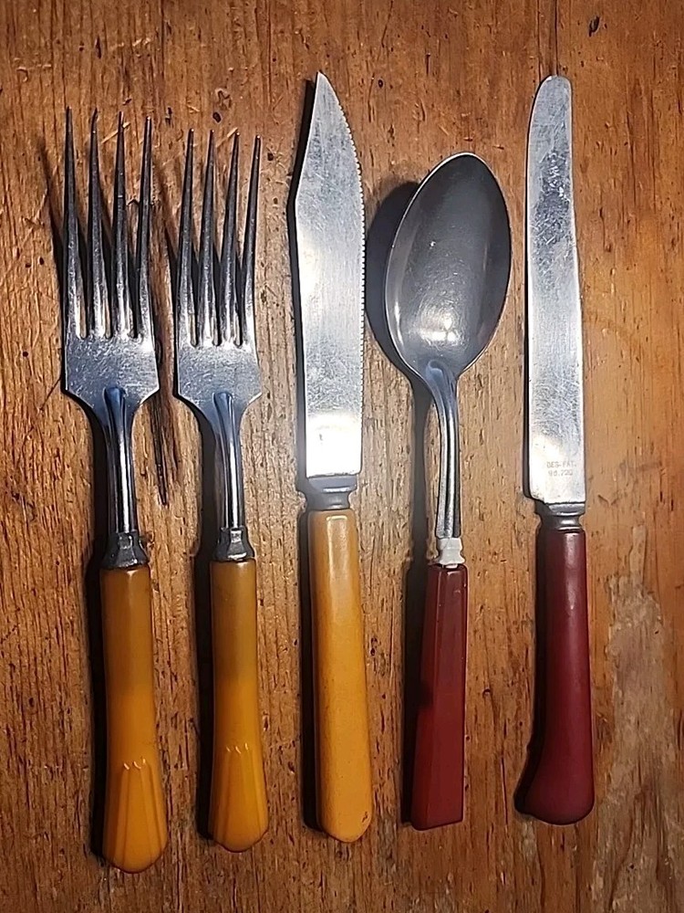 5 Vtg Cutlery Flatware Bakelite Butterscotch Handles Sharp Cutter Knife - PP