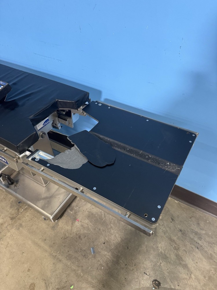 Skytron 3501B Surgical Table With Remote