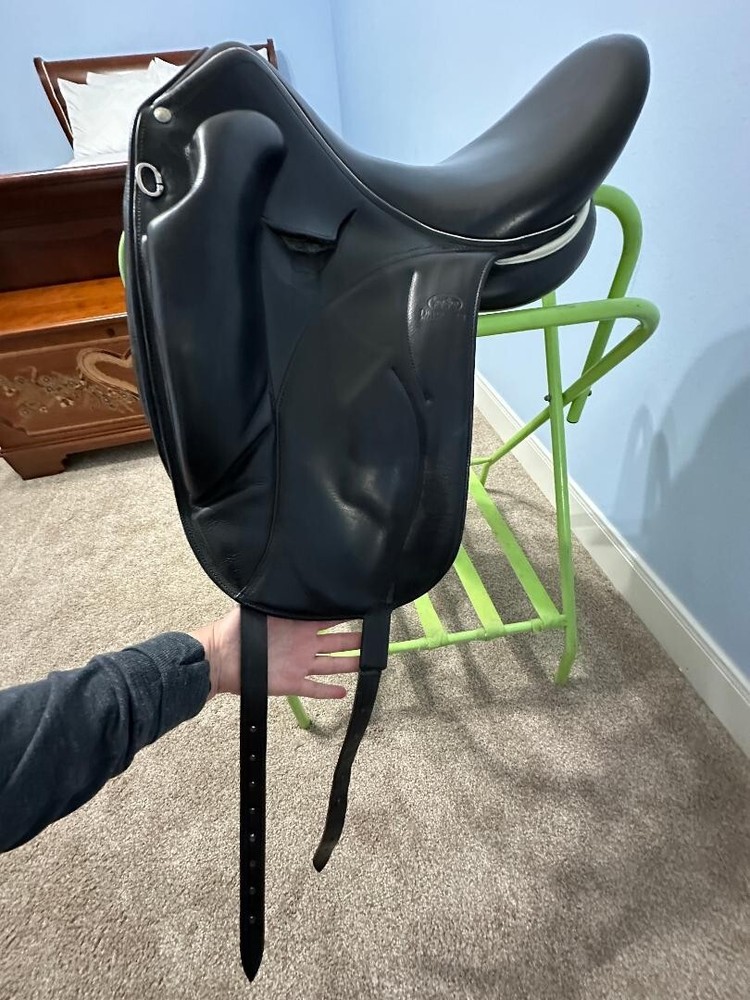 Devoucoux Mendia (now Makila) Saddle 17.5 seat, #2 flaps Medium Tree