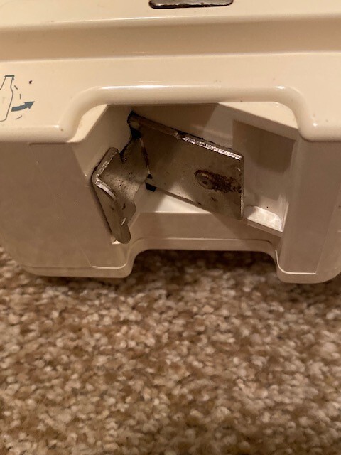 Black & Decker EC70 Spacemaker Under Counter Can Opener.
