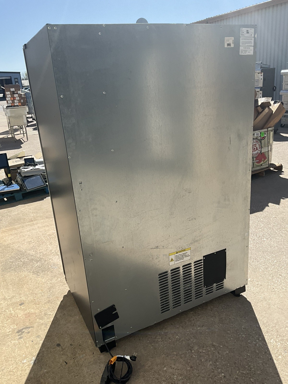 24 Dixie Narco BevMax CPI Glass Front Beverage Vending Machine 5800-4HC crane