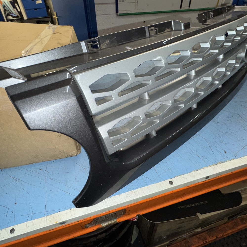 Land Rover Discovery 4 Front grill panel Corris grey paint code 873