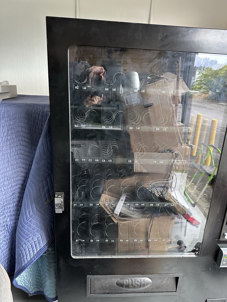 Seaga INF5S Infinity Snack Vending Machine