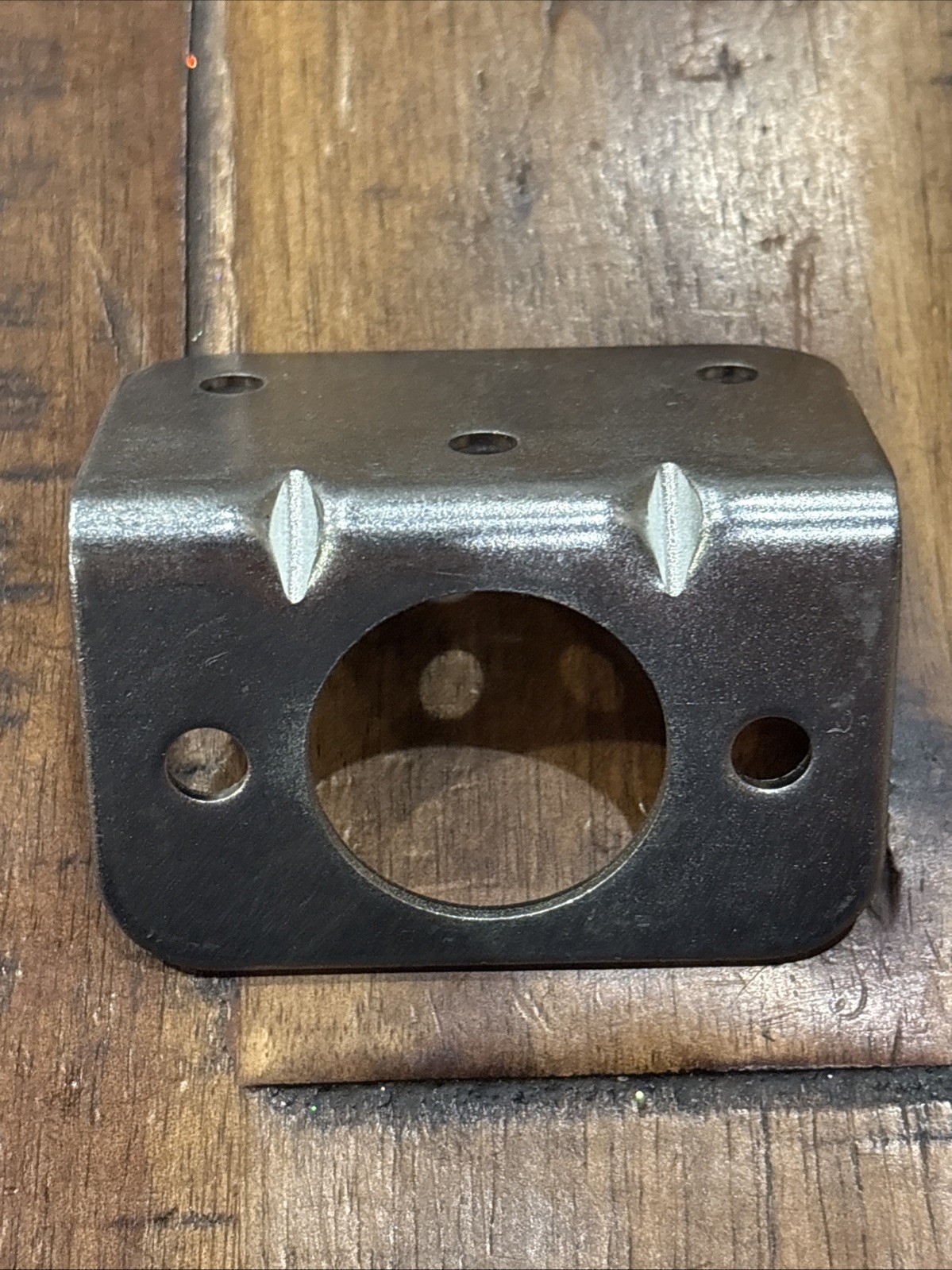 Holley Fuel Pressure Regulator 4-9psi Comes With A Bracket But NO SCREWS New