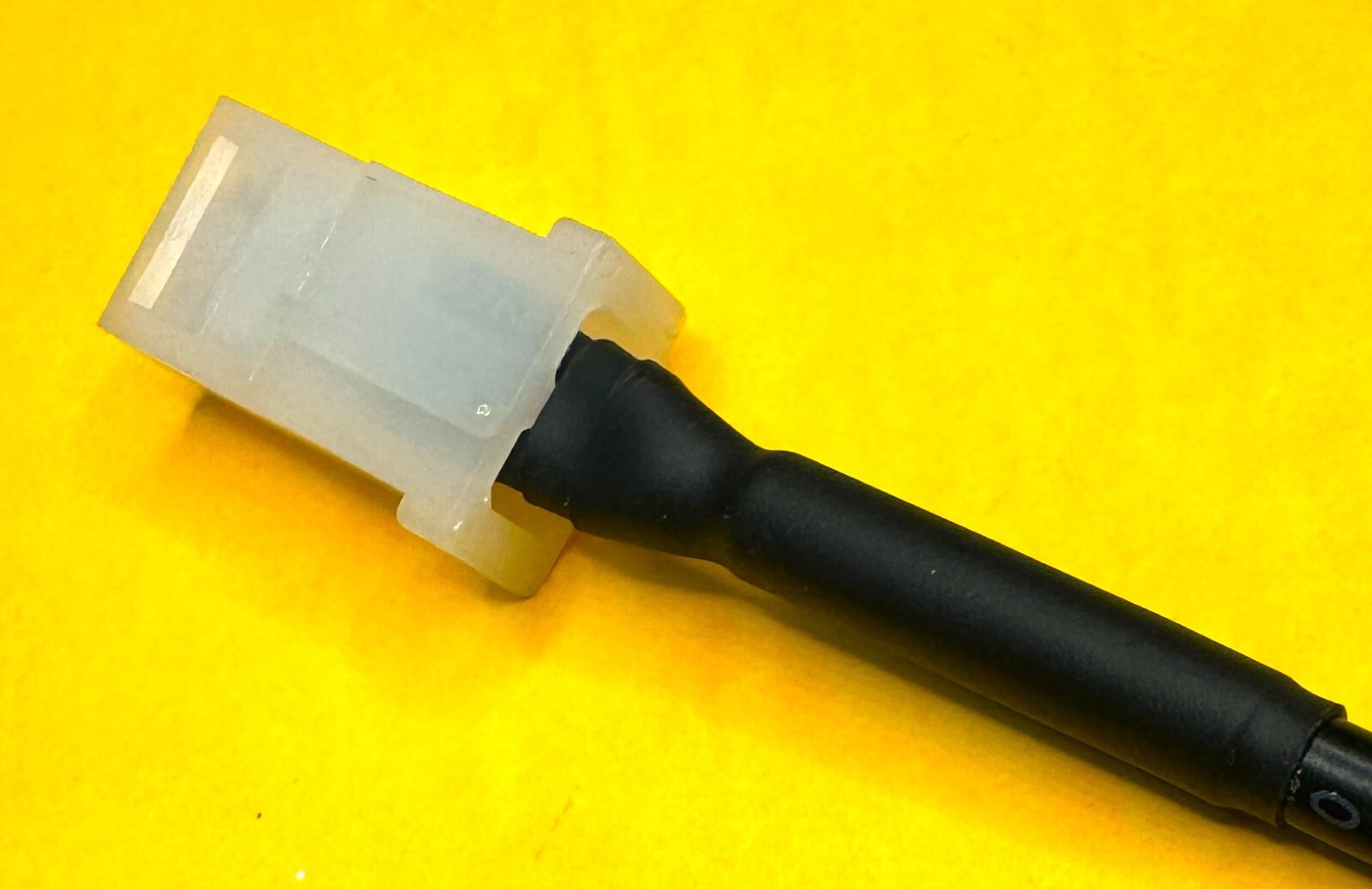 Cable 421SR Speaker Ignition Sense Plug Motorola MOTOTRBO XPR Series