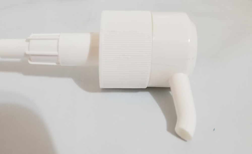 Universal Dispensing Pump 2 pk New in Box 8"