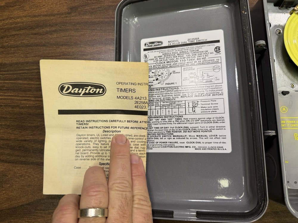 Dayton Time Switch Box Model 2E258A Electric Timer