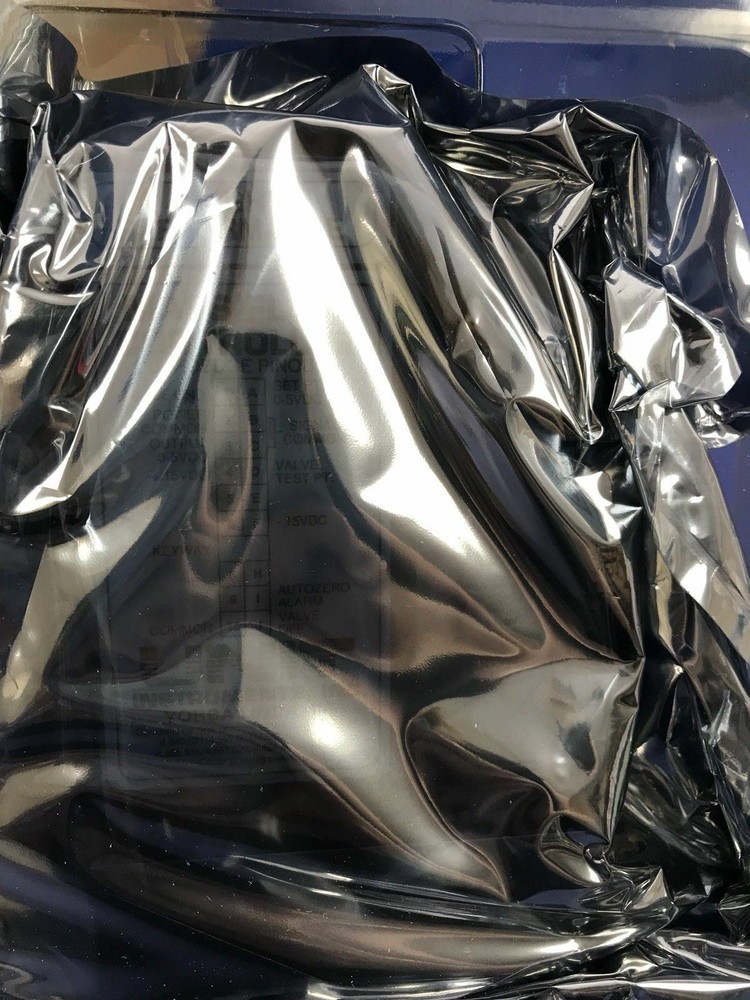 Unit UFC-1100A Mass Flow Controller, N2, 300 SCCM, Refurbished