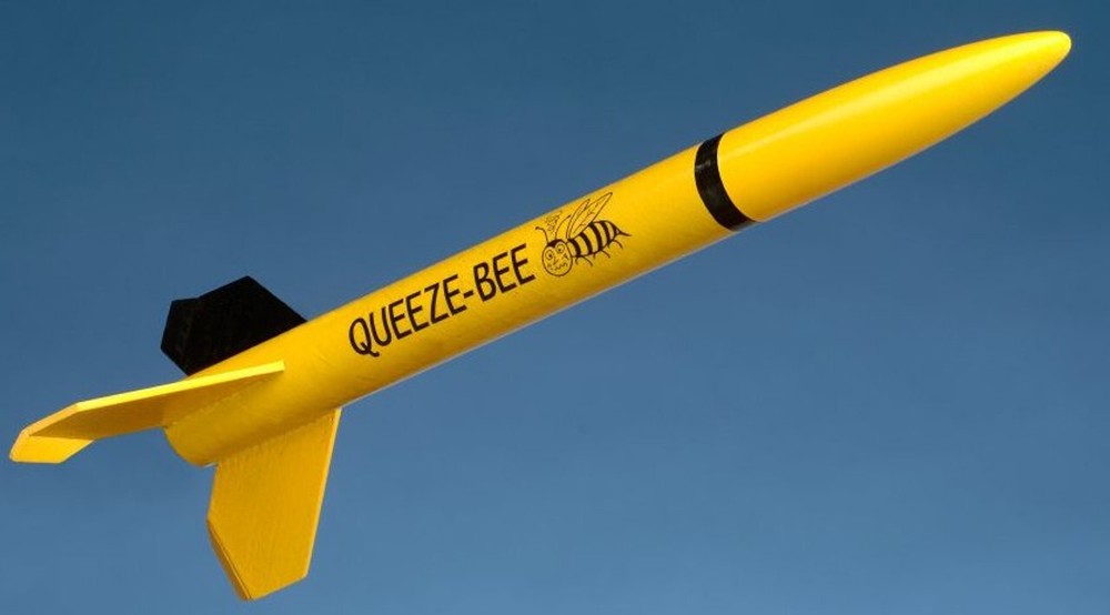 Starlight Flying Model Rocket Kit Queeze-Bee  STR 7825
