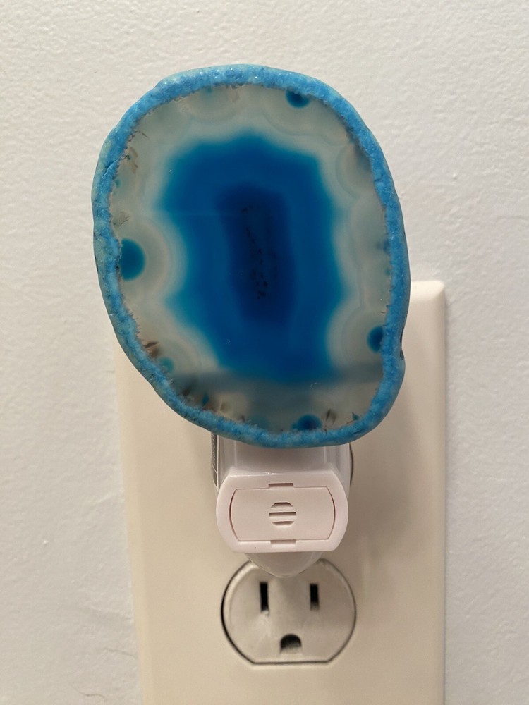 Blue Agate Night Light – Dusk-to Dawn Smart Sensor & Natural Geode Glow