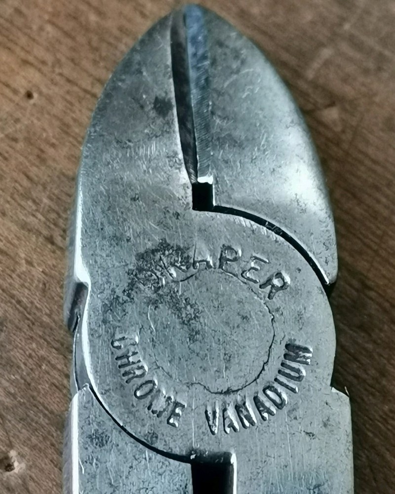 Vintage Draper angled wire cutters 162mm long.
