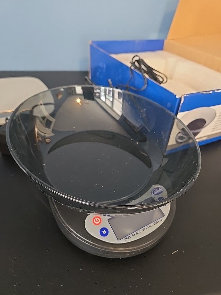Globe GPS5 5lb Digital Portion Control Scale With Plastic Platter Bowl