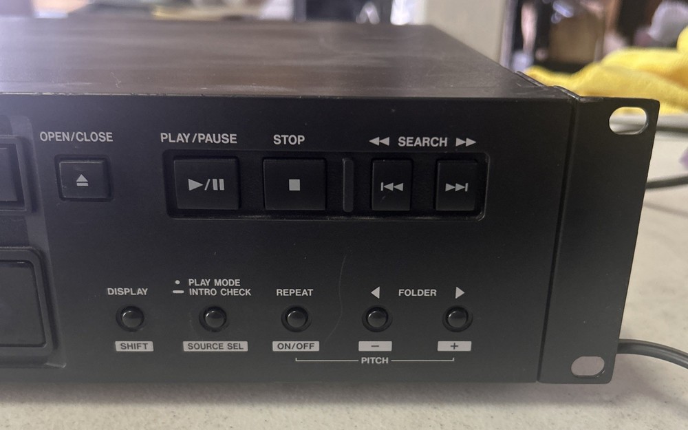Tascam CD-200iL Professional iPod Dock Combo CD Player “DRIVE ERROR”