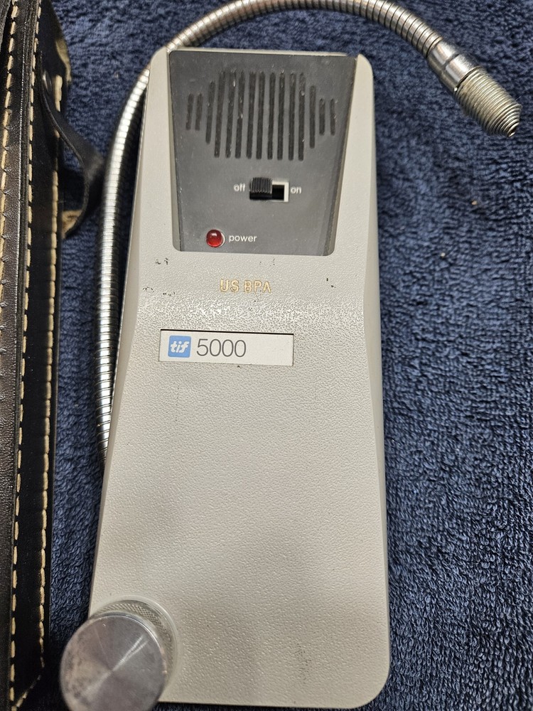 Vintage TIF Instruments Halogen automatic Leak Detector Model 5000 W Case Works