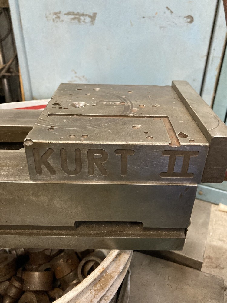 KURT 6" PULL-TYPE II CNC MILLING MACHINE VISE w/ JAWS & HANDLE - #PT600