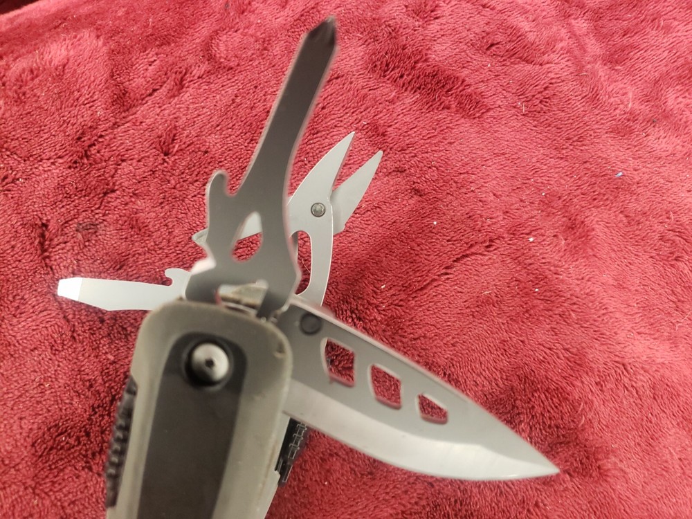 Gerber Radius Multi Tool Ergonomic 8 tool Plier with Nylon sheath USA