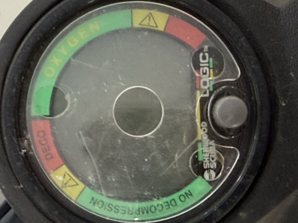 Dacor Xtreme Octopus, Regulator, Sherwood Logic Dive Computer Console, Cetacea