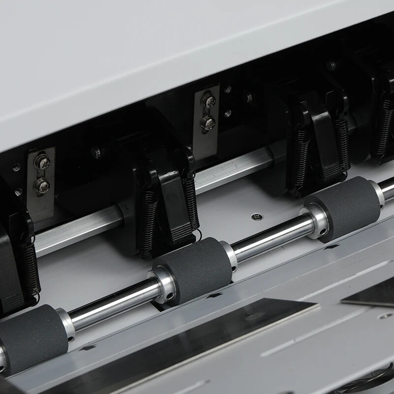 MAX3 Model Automatic Continuous Paper Feeding 330mm Sticker Cutting Plotter