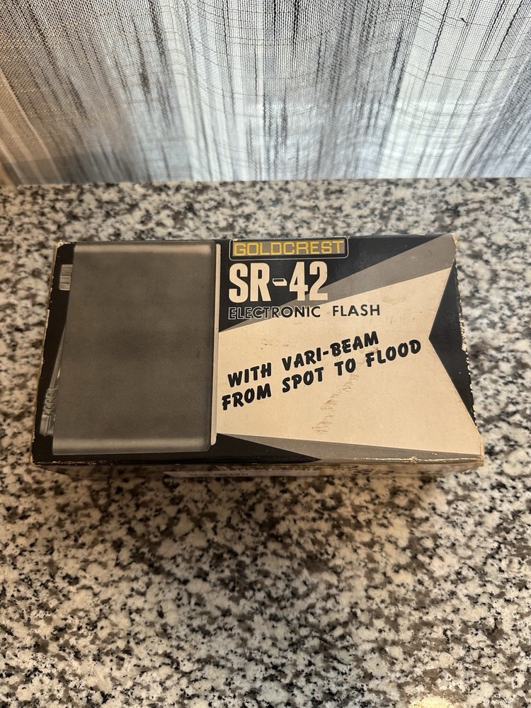 GOLDCREST SR-42 W Solid State ELECTRONIC CAMERA FLASH UNIT UNTESTED WITH BOX!