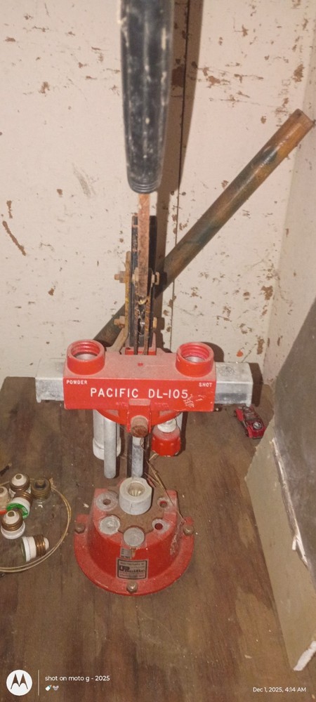 Pacific DL-105 shotshell reloader