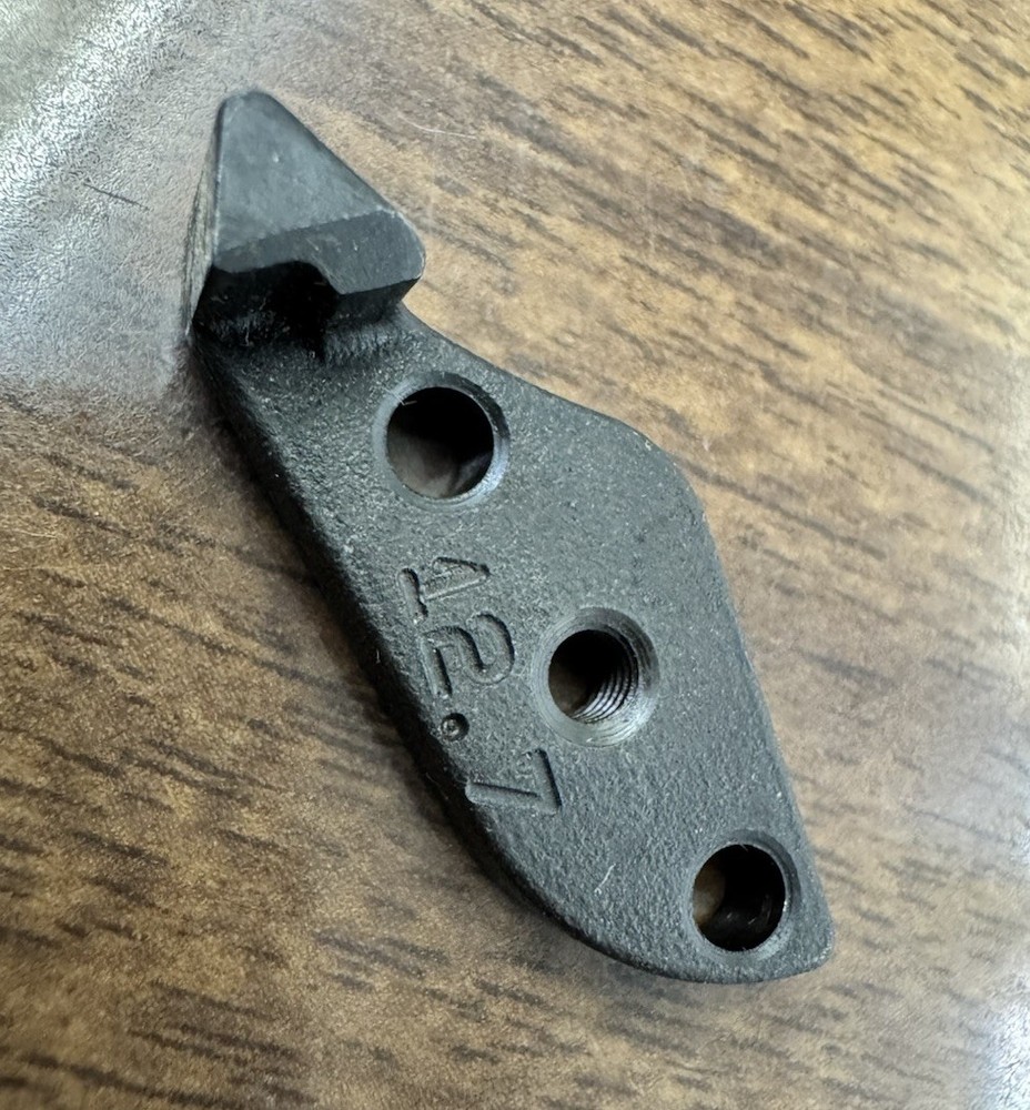 5324002-1 Strap Stop CM2E21