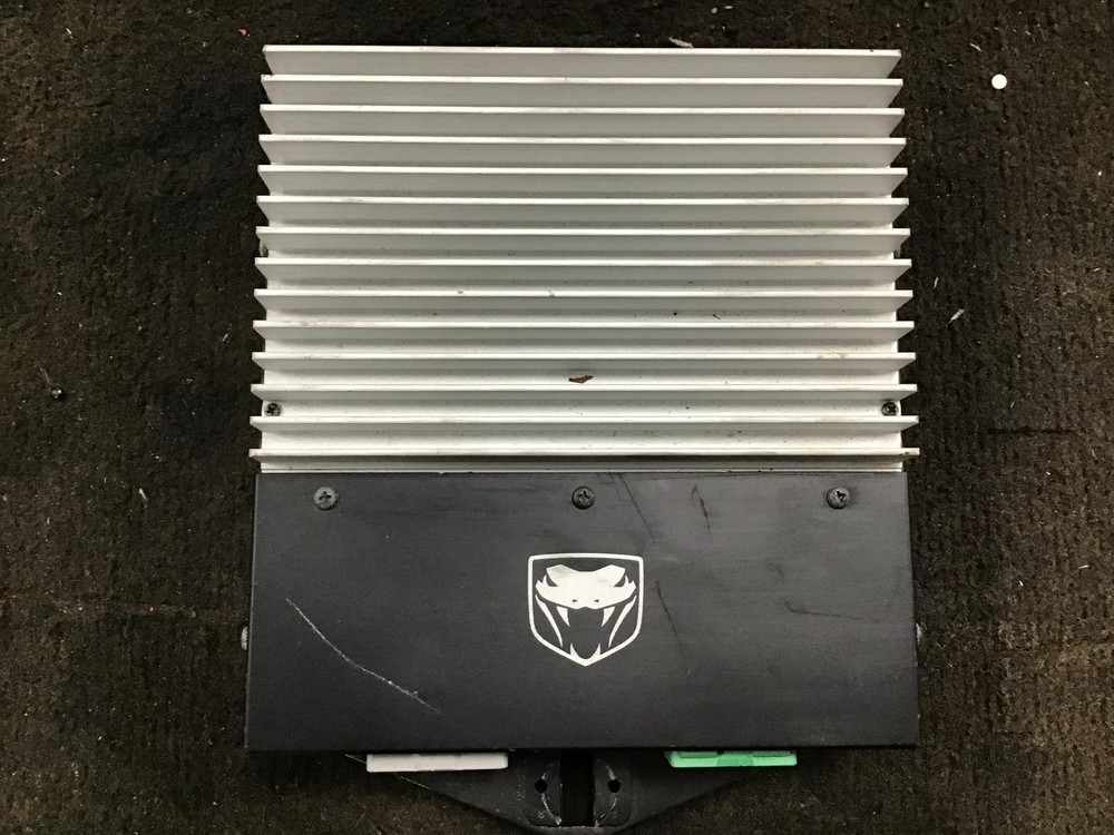 06 DODGE VIPER A/V AMPLIFIER