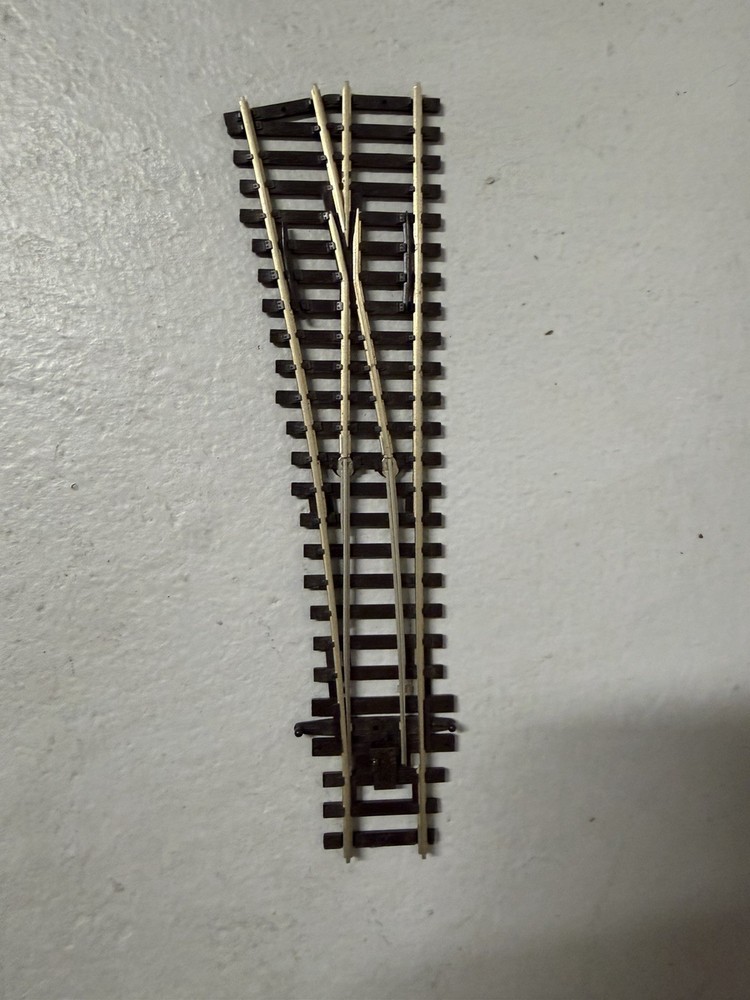 Various HO scale Peco Switches - Code 100